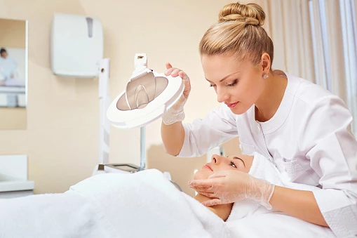 What are the advantages of a skin specialist?