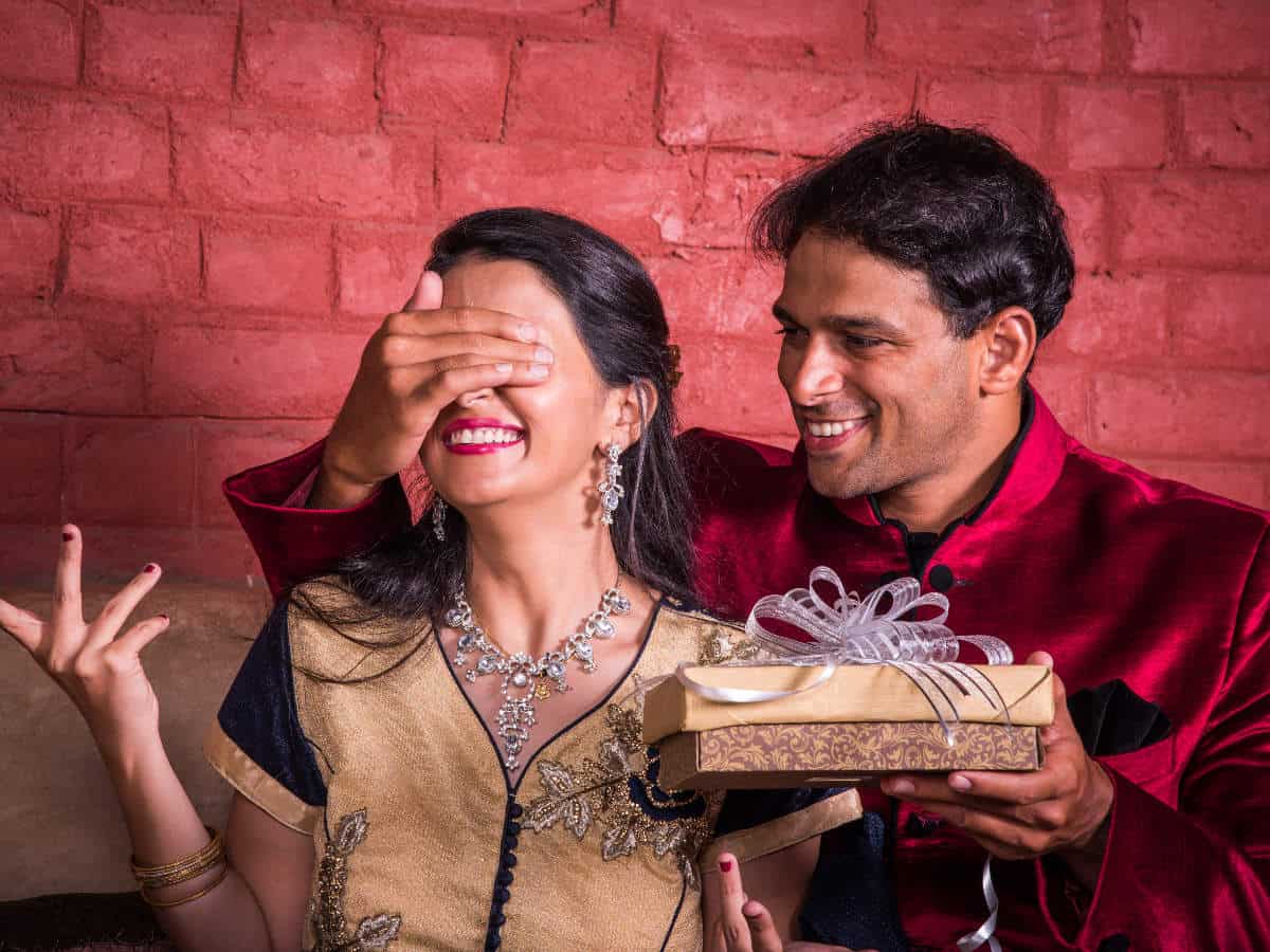 Gifts Ideas For Karwa Chauth