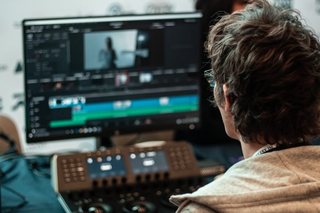 The Advantages Of Online Video Editor You Should Know