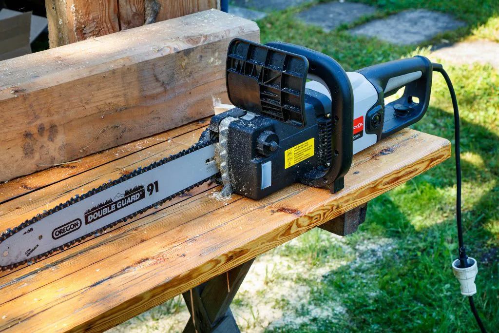 What type of oil do Electric Chain Saws Make Use of?