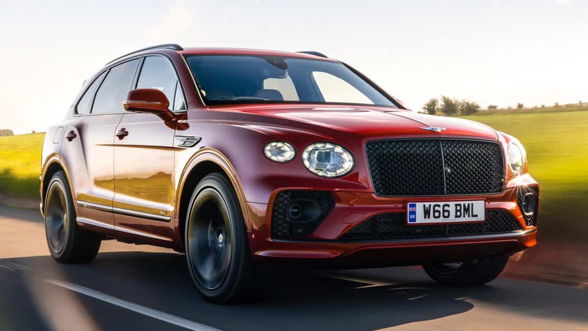 Bentley Bentyaga a best SUV to hire in Dubai