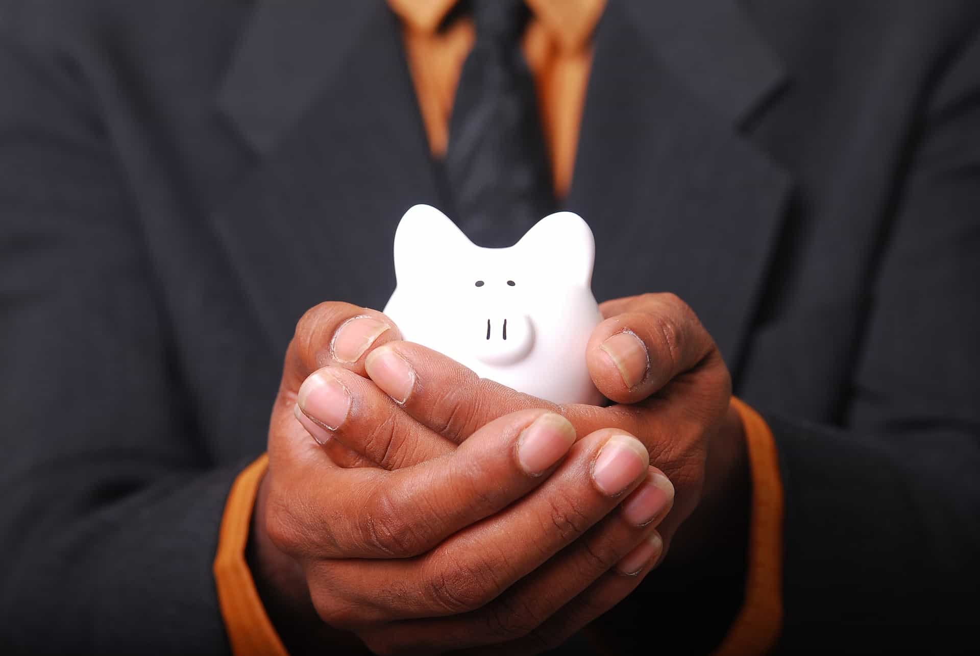 How to Save Money on Your College Expenses. 1 College
