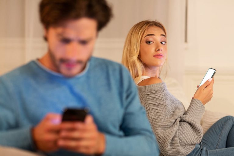 Top 5 Android Spy Apps for Catching a Cheating Spouse