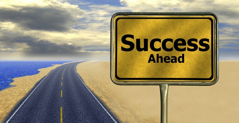 Smart project controlling for project success.