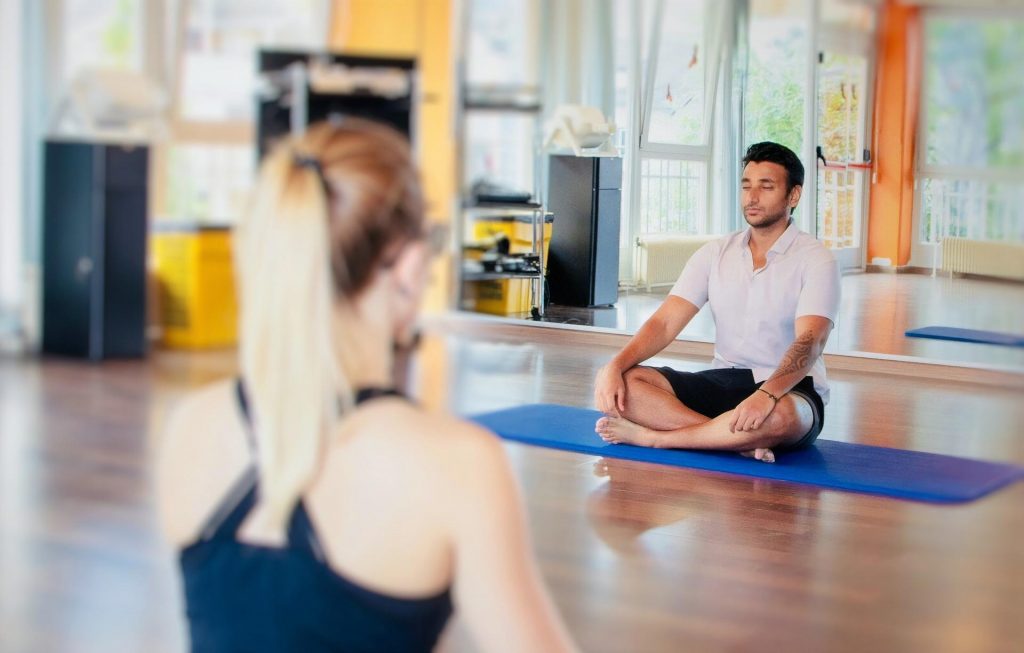 Things To Know When Searching For Men’s Yoga Clothing