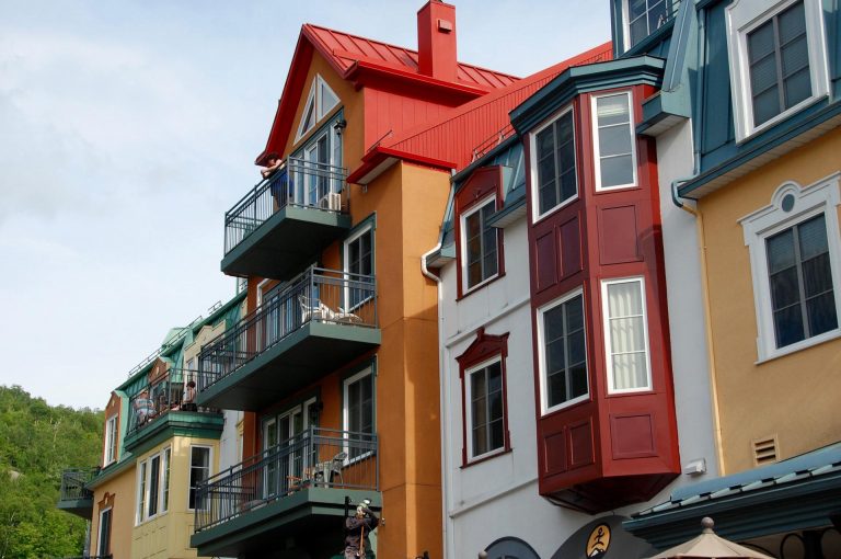 Advantages and Disadvantages of Living in a Rental Flat In a Society