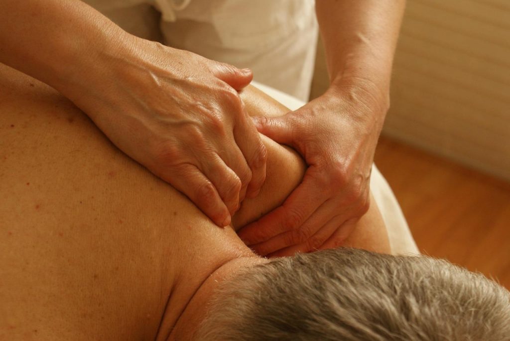 How shoulder pain affects your whole body How shoulder pain affects your whole body