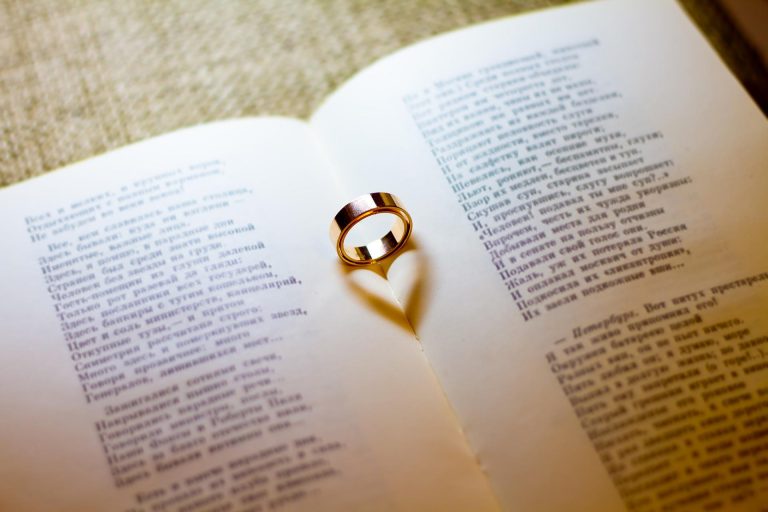What to Do with the Engagement and Wedding Rings After Divorce? 