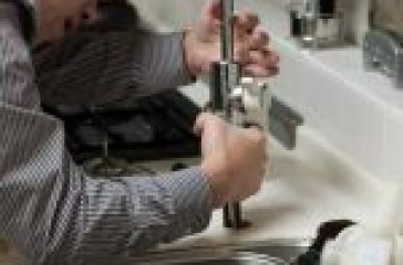 Top 3 benefits of hiring professional plumbers