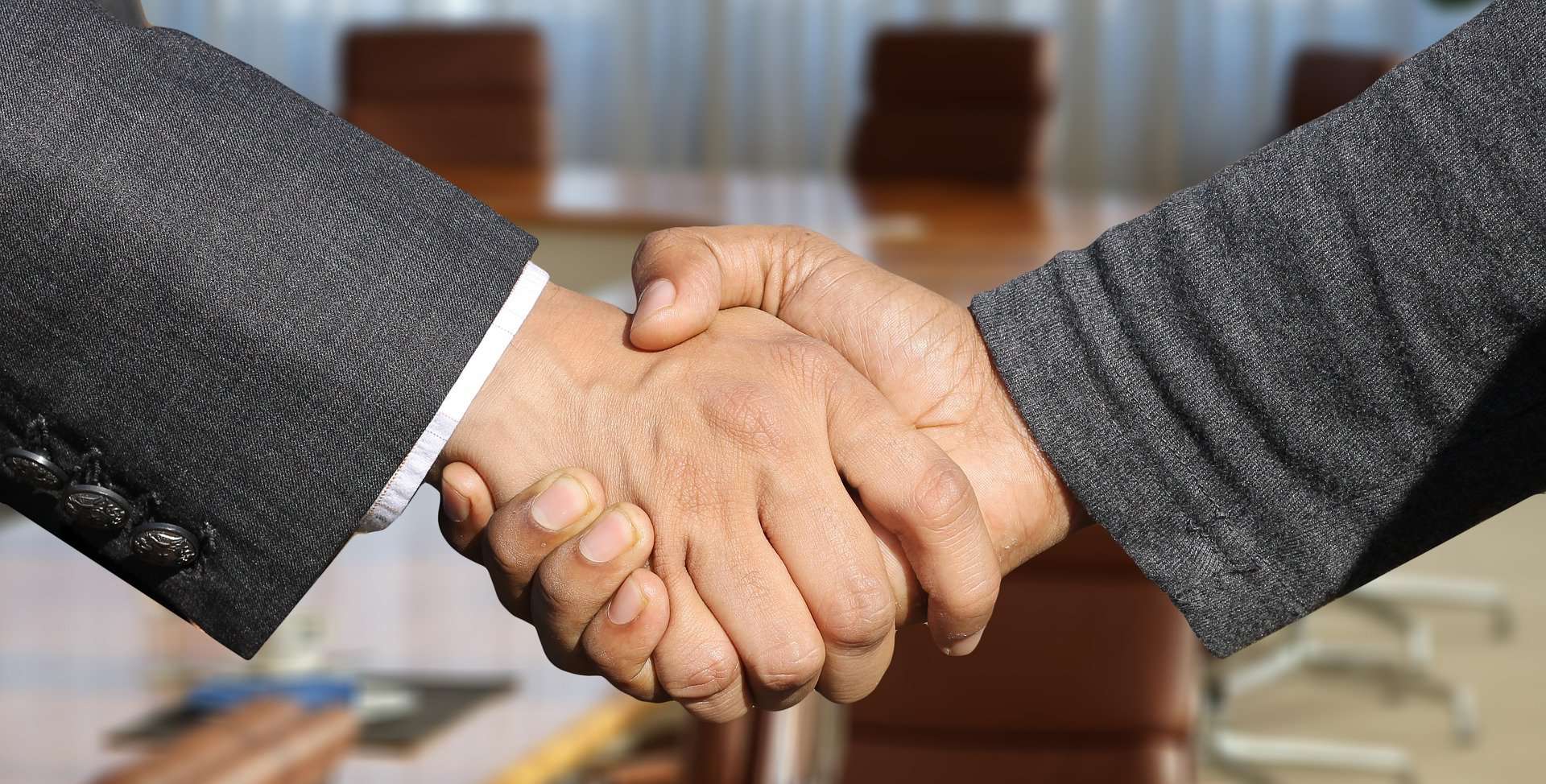 shaking hands 3091906 1920 1 1