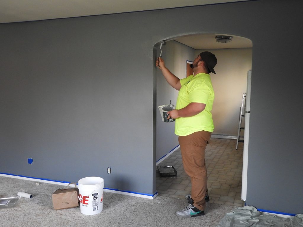 4 Reasons To Call An Interior House Painter