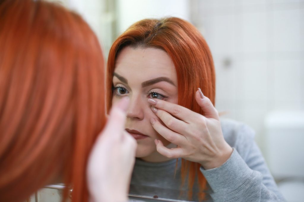 Helpful Tips on How to Choose the Right Contact Lenses