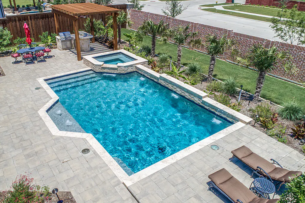 How does the construction of swimming pools work?