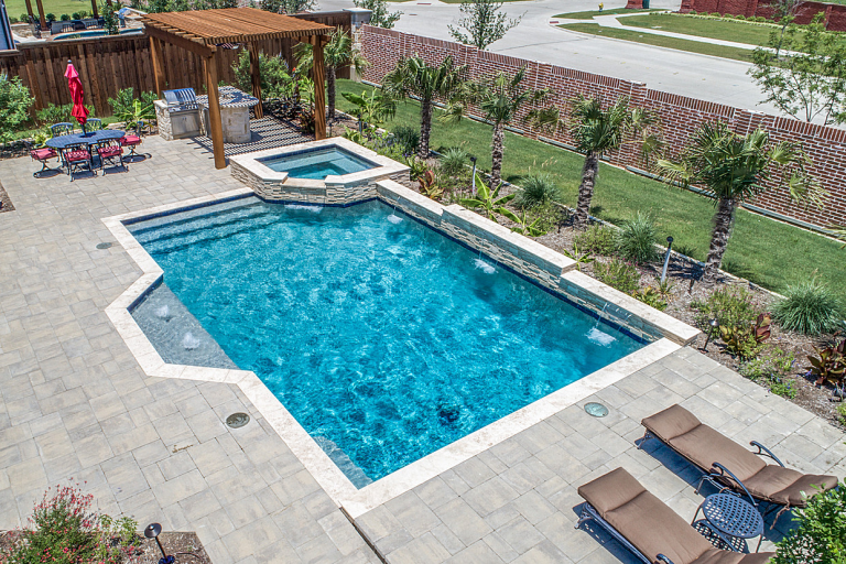 How does the construction of swimming pools work?