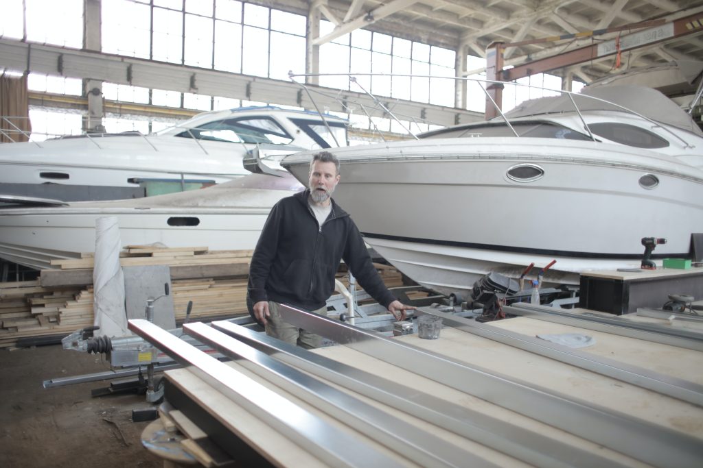 Boat Windshield Replacement – A Necessary Part of Boat Maintenance