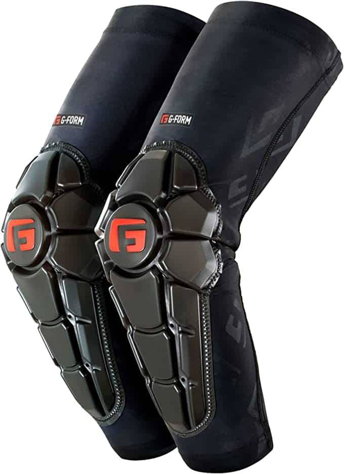 A pair of black G Form knee pads with a distinctive hexagonal padded design on the front The padding is in a contrasting color with the G Form logo prominently displayed on each pad The knee pads appear to be flexible and are designed for impact protection likely used in sports or activities that require protective gear 🏋️‍♂️🛡️