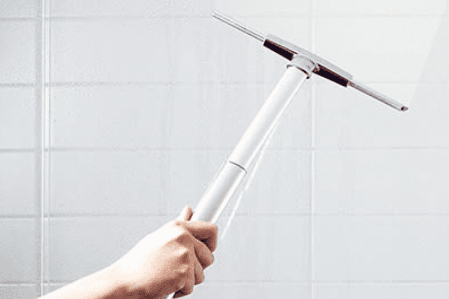 Sparkling Clean: The Shower Squeegee for a Clear and Hygienic Bathroom