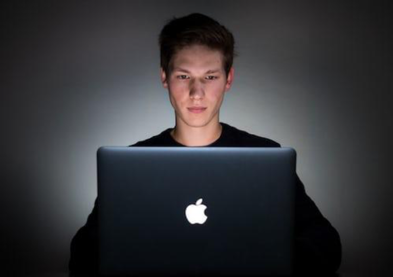 How to Play Games on an Emulator for a Mac?