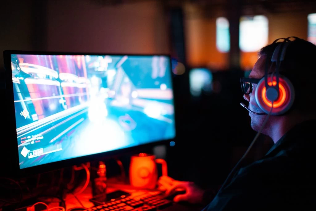 Race through the Tunnel: Experience the Thrill of Tunnel Rush