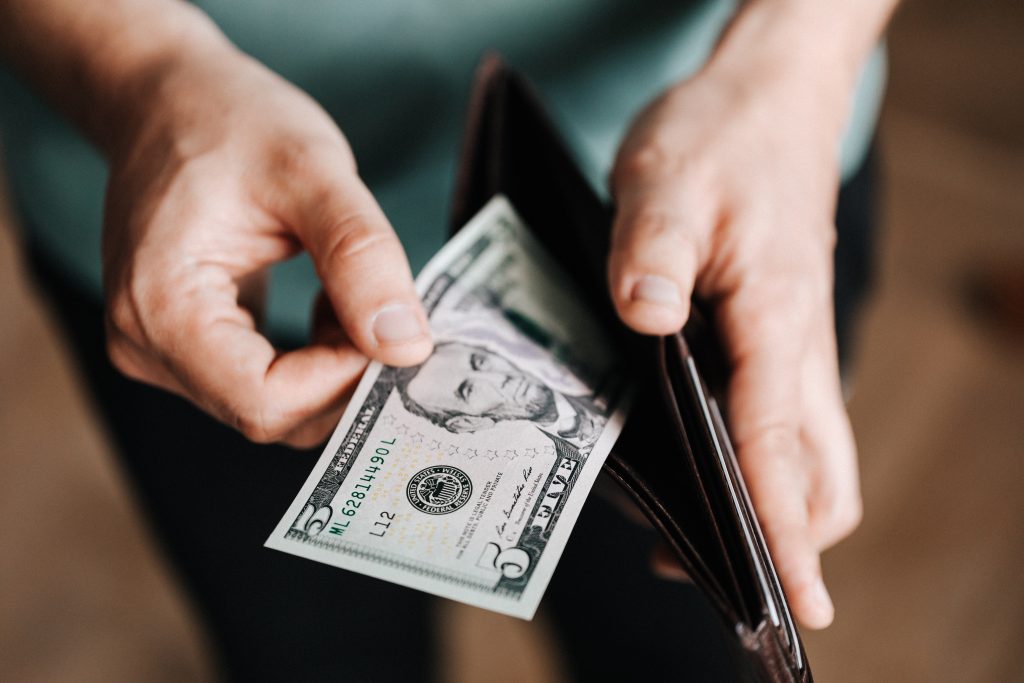 Differences Between a Cash Buyer and a Traditional Homebuyer