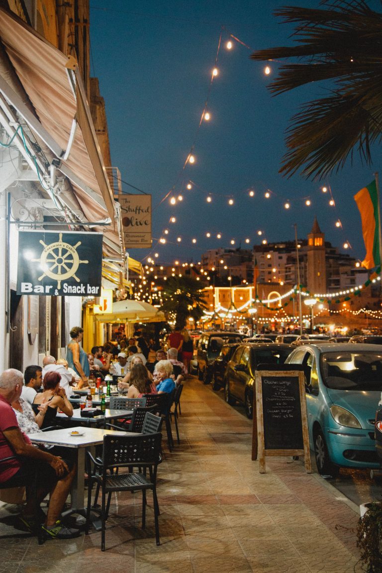 6 unique bar marketing ideas to try now