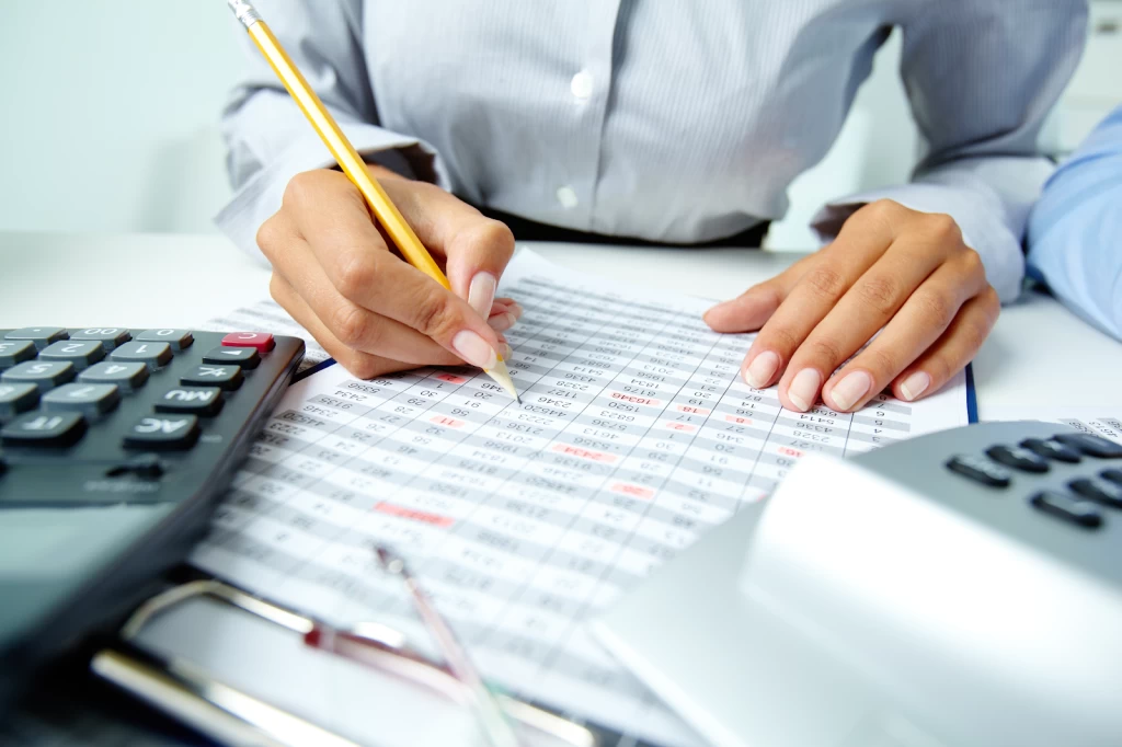 Accounting Career Options: Master’s Degree or CPA?