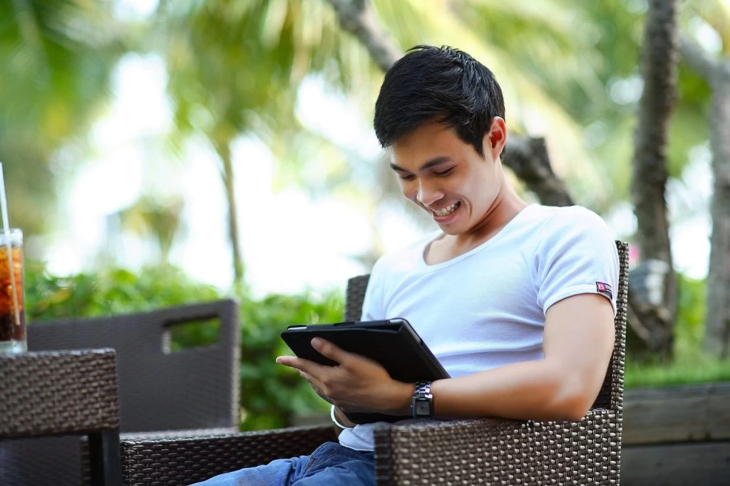 Navigating Online Communication with Confidence: Tips from Asiatalks