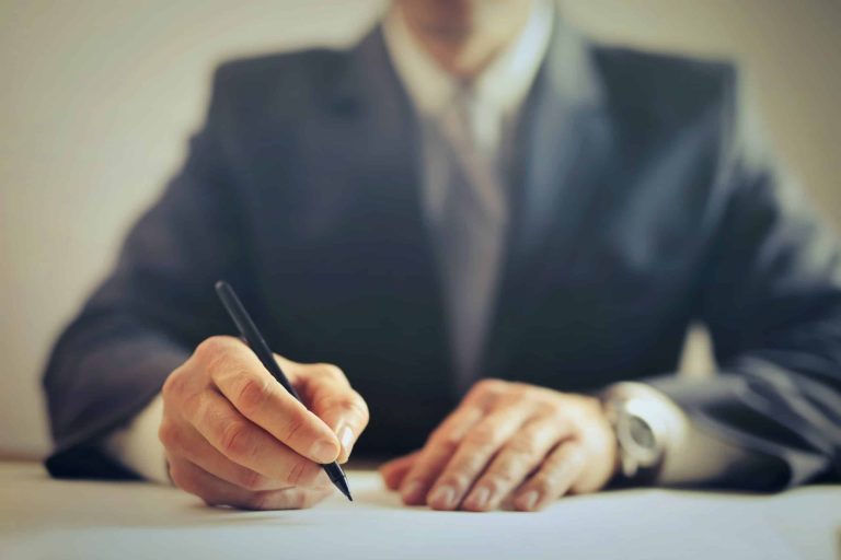 How a Fiancé Visa Lawyer Can Help You Avoid These Mistakes