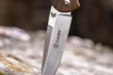 A handcrafted Huusk knife displayed with a sharp blade and ergonomic handle.