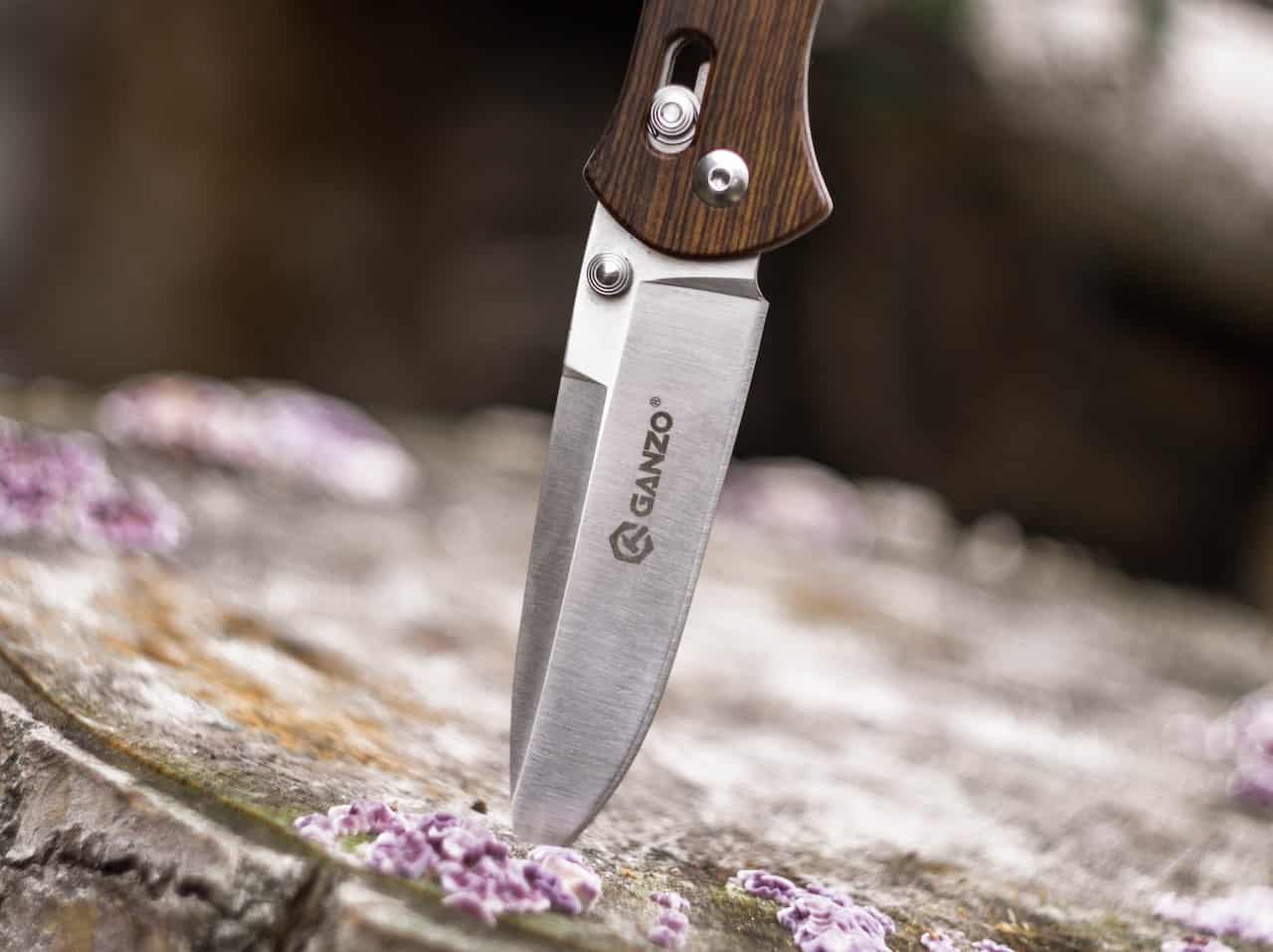 A handcrafted Huusk knife displayed with a sharp blade and ergonomic handle.