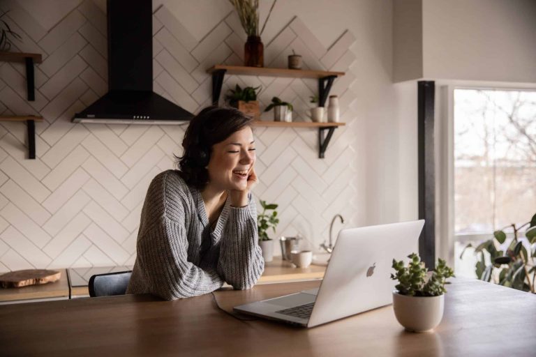 Unlocking a World of Communication: DeLaChat’s Multilingual Solutions Empowering Global Connections