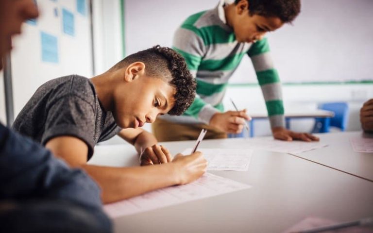 7 Best Tips For School Students To Write Effective Essays