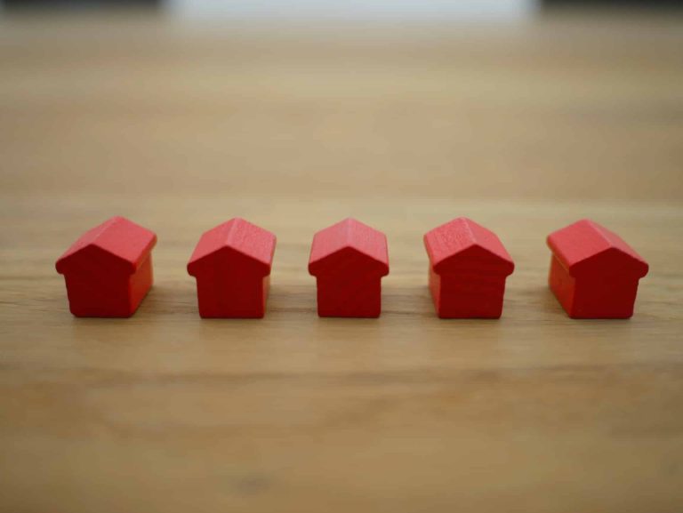 Evaluating the Pros and Cons of Flat Fee MLS Listing Services