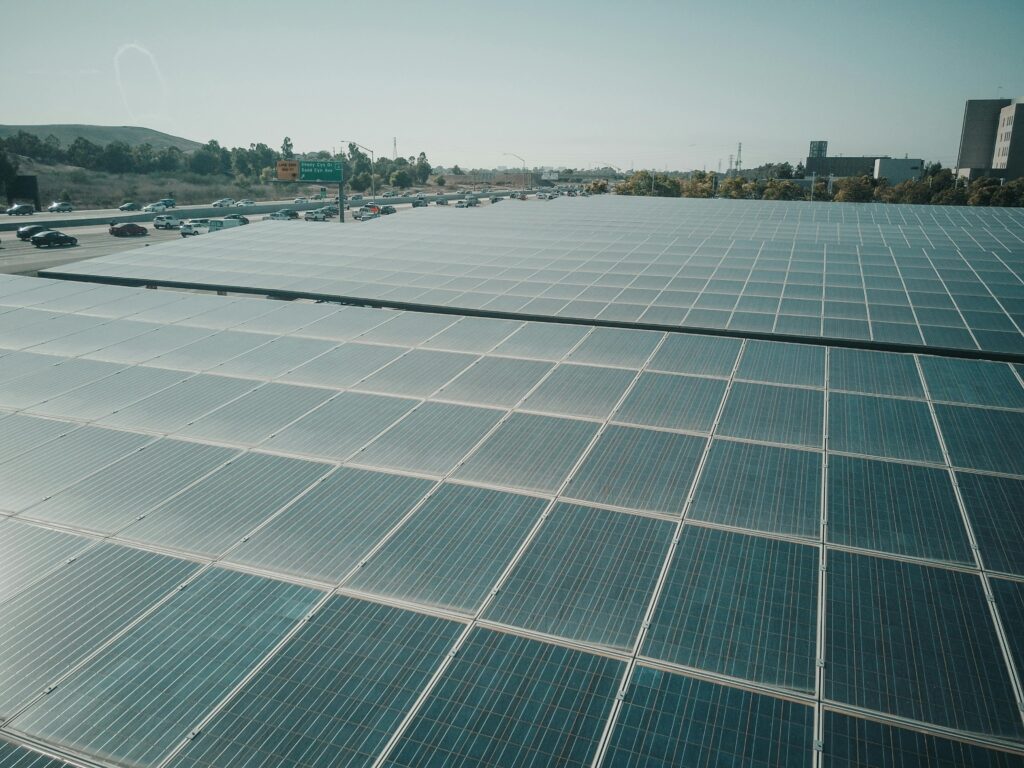 4 Key Reasons Why Solar Battery Storage Is Crucial for Tall Houses