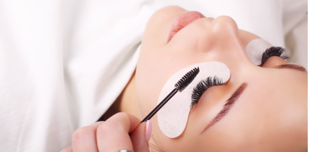 Classic Eyelash Extensions: Tips & Top Products for a timeless style