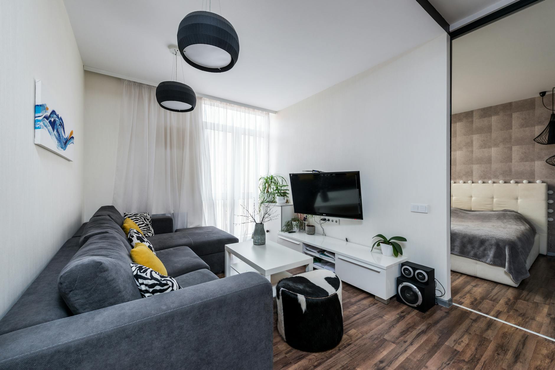 How Sofa Set Prices Affect Your Living Room Design and How to Style It with Vases
