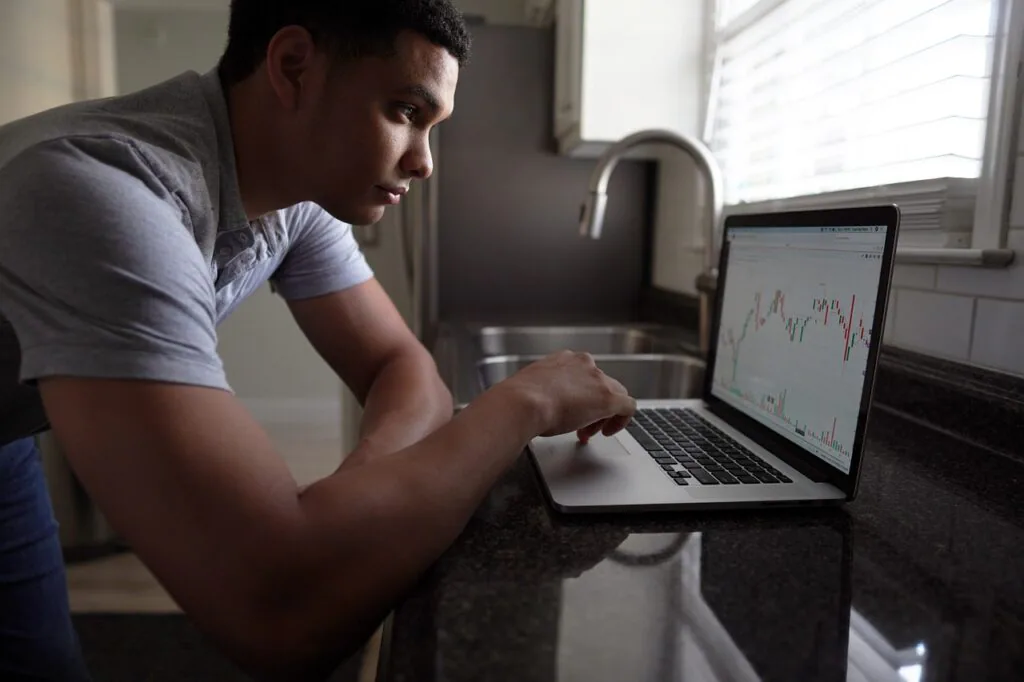 SMARTT | Connecting Investors with Professional Traders through Smart Risk Management