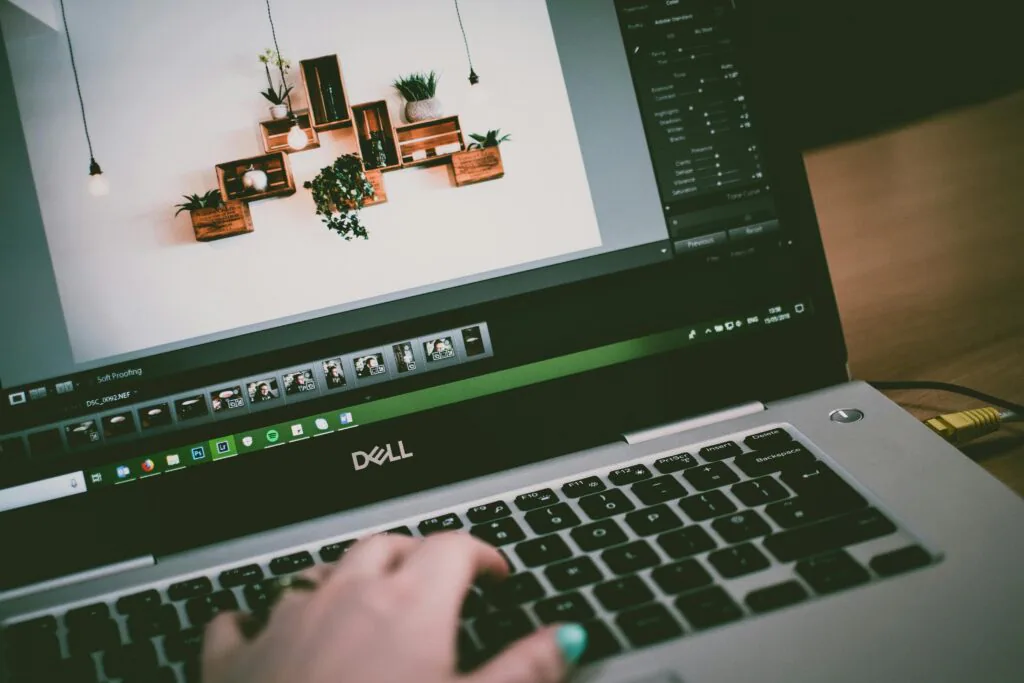 Why Should Graphic Designers Consider a Portable OLED Monitor?