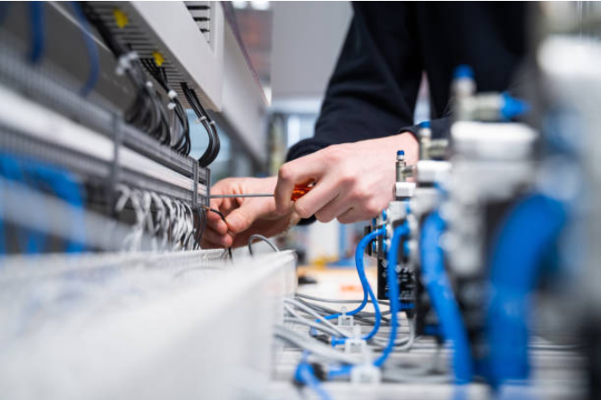 DC Surge Protectors vs. Traditional AC Protectors: What’s the Difference?